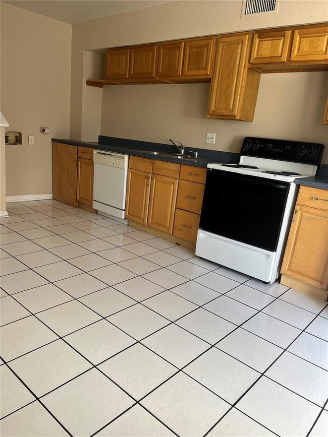 7323 Jackson Springs Rd unit 7323, Tampa, FL 33634 - photo 3