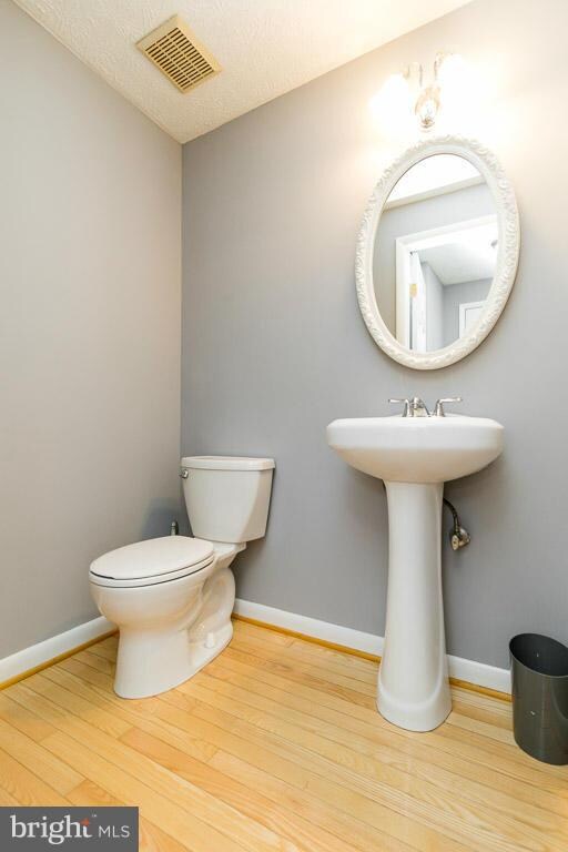 8160 Willowdale Ct, Springfield, VA 22153 - photo 6