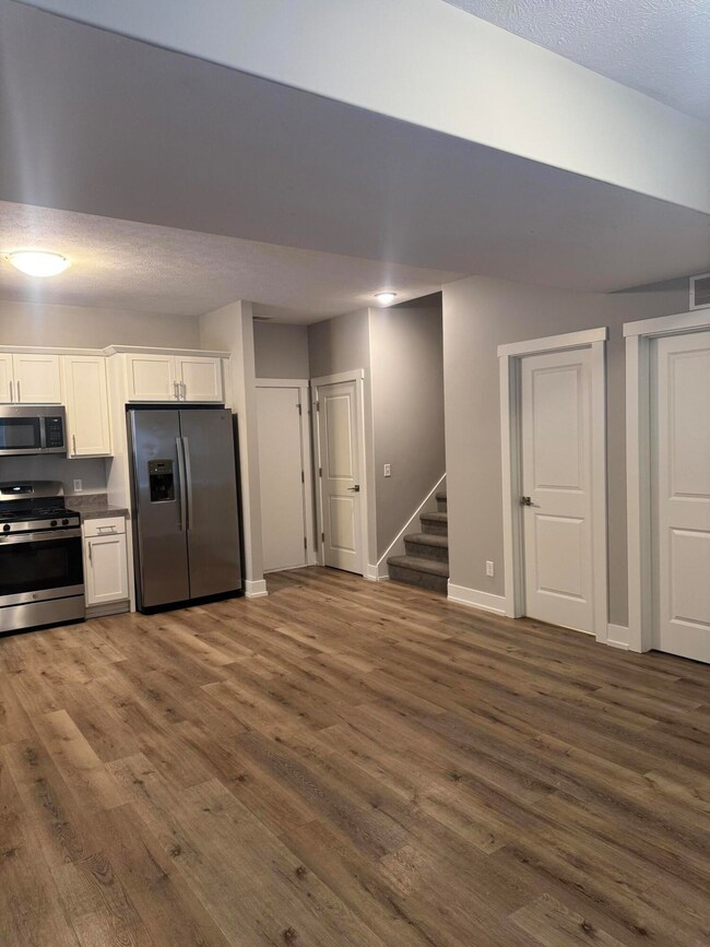 1352 6th St, Muskegon, MI 49441 - photo 5