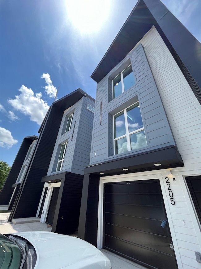 2205 Staples St unit B, Houston, TX 77026 - photo 3