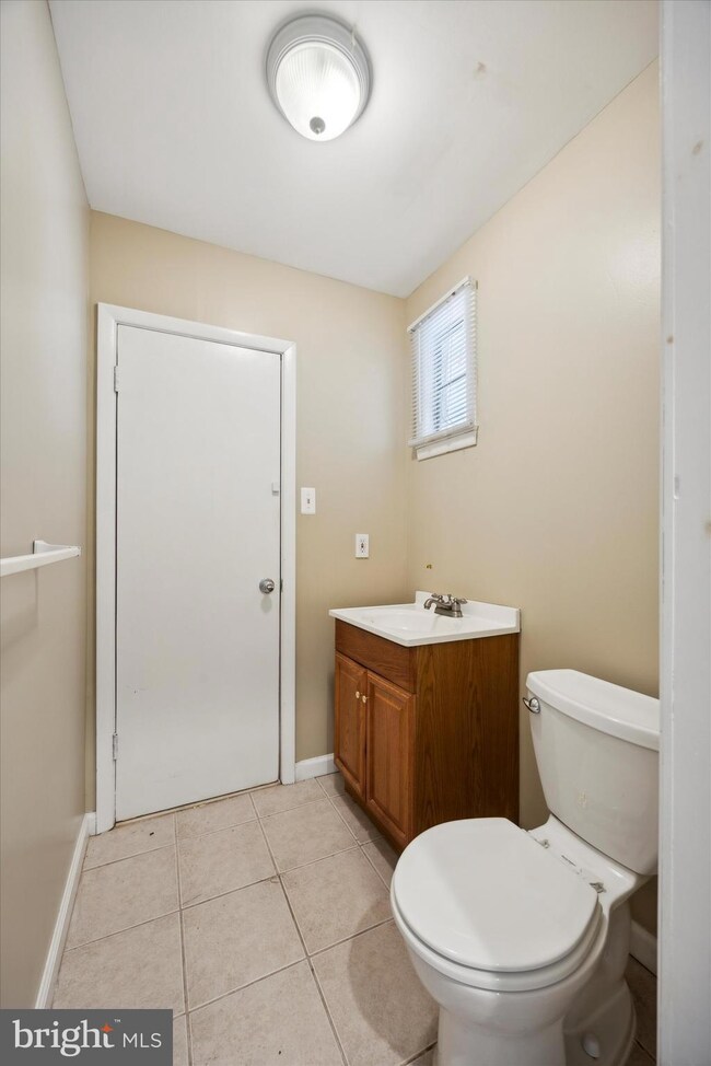 4049 N Warner Rd, Lafayette Hill, PA 19444 - photo 6