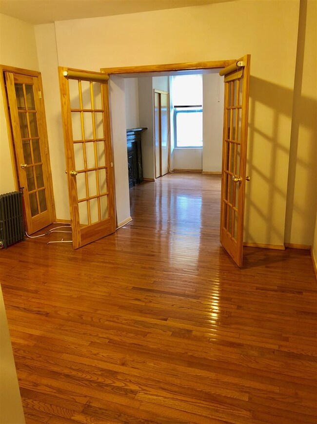 209.5 Warren St unit 1 (parlor), Jc, Downtown, NJ 07302 - photo 3