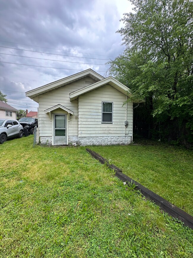 814 E 27th St, Anderson, IN 46016 - photo 4