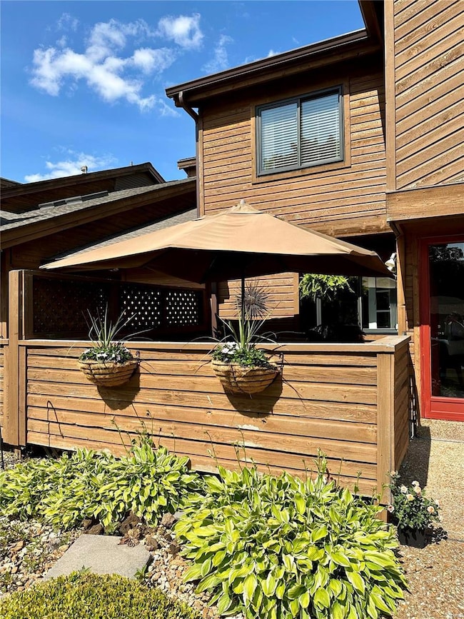Private courtyard off of the entry.