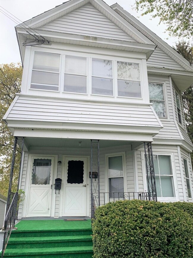 16 Halcyon St, Schenectady, NY 12302 - photo 2