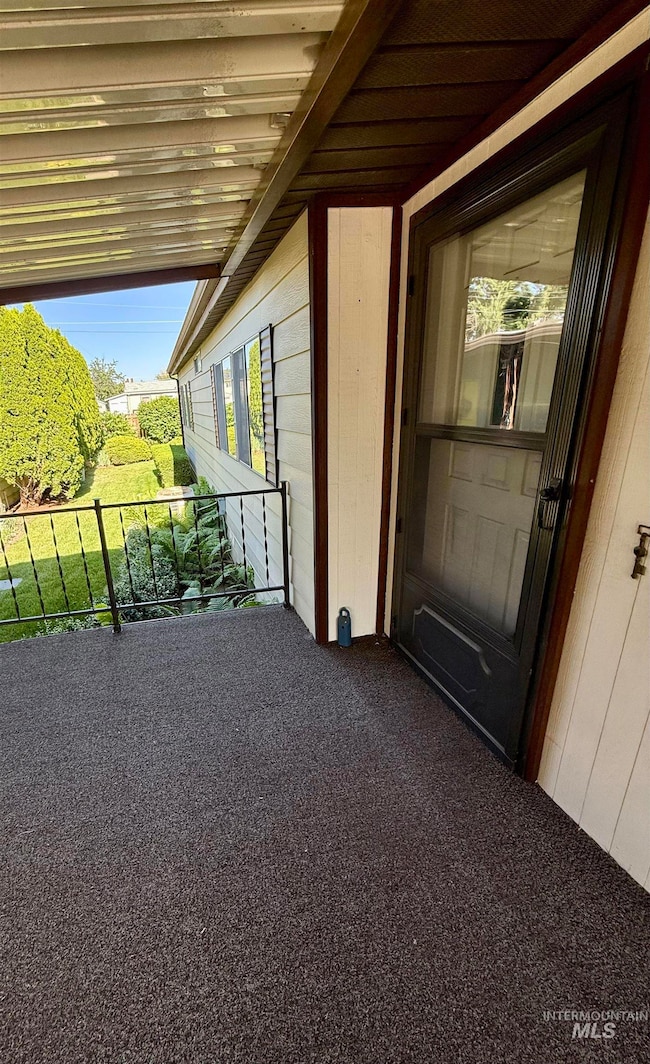 Entrance to property with a balcony