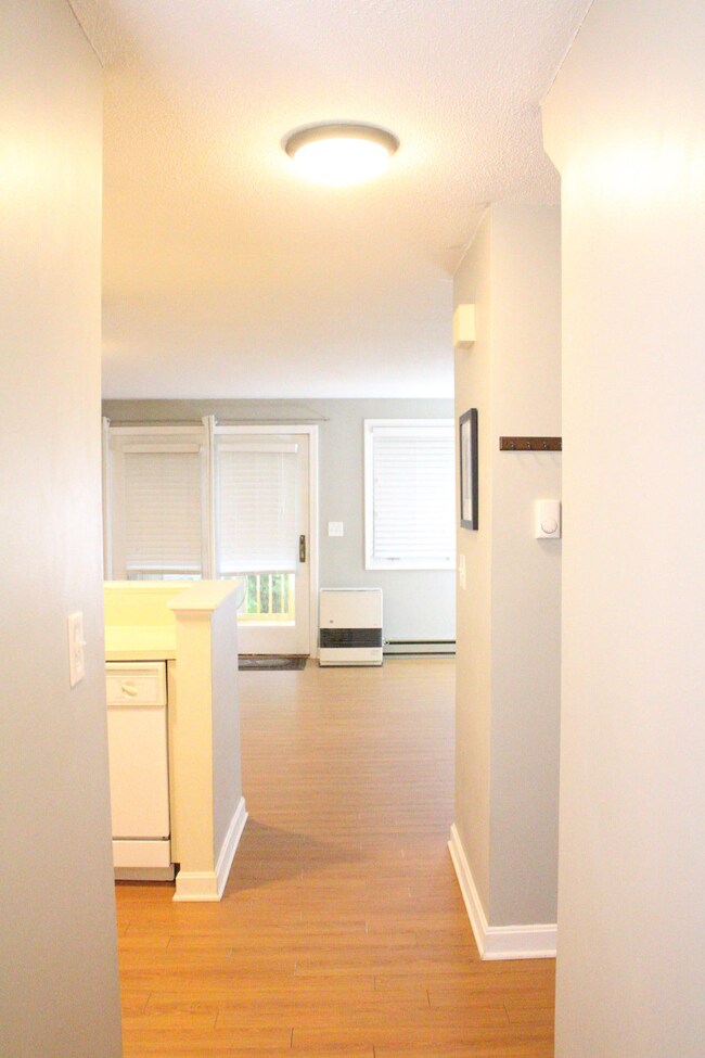 19 Holbrook St unit 9, Freeport, ME 04032 - photo 3