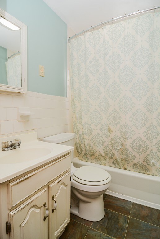 76 Thornton Ave, Lowell, MA 01852 - photo 6