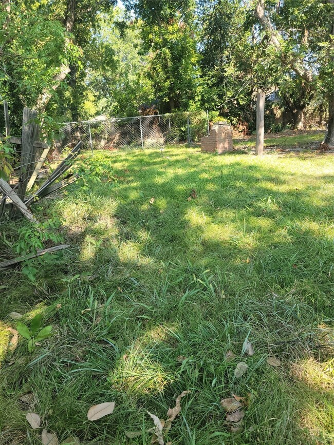 2115 Melbourne St, Houston, TX 77026 - photo 4