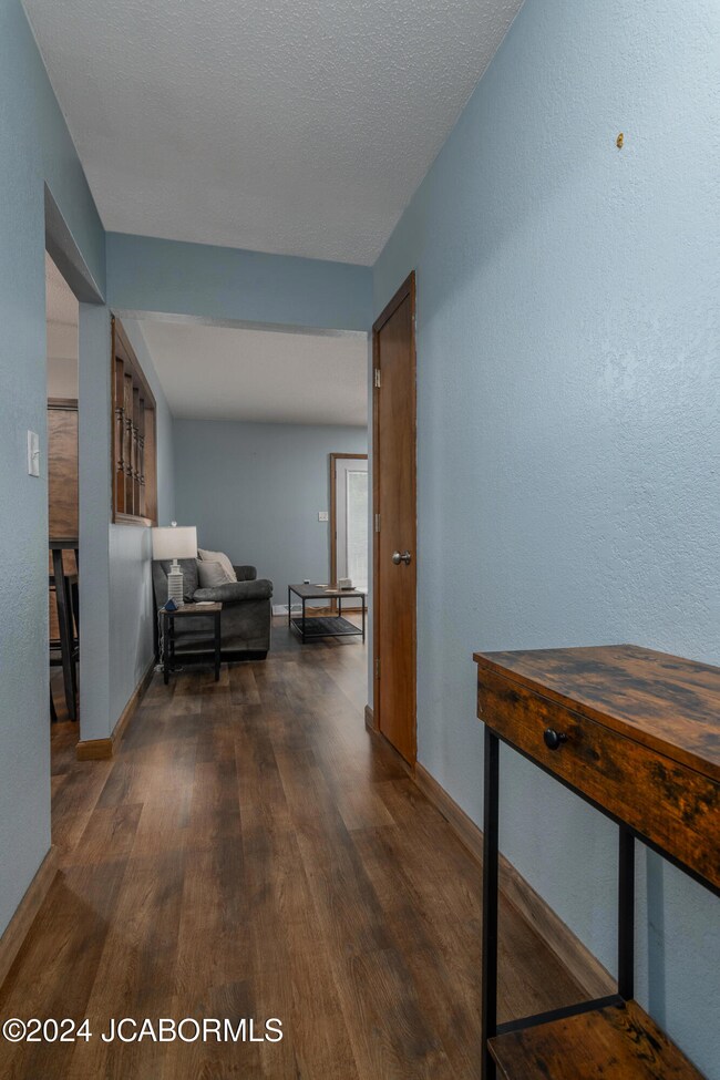 1609 Oak View Dr-06