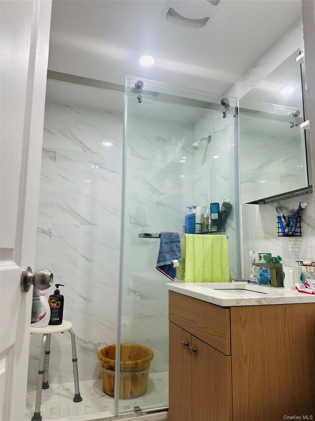 Carlyle Skyline Towers unit 8N, Flushing, NY 11355 - photo 7