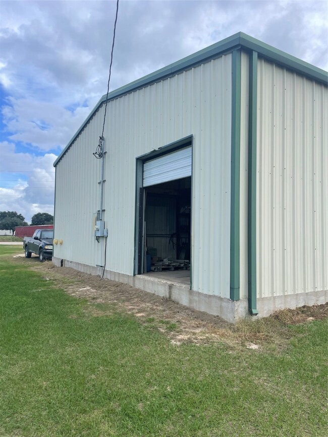 2000 Fm 3156 Rd, Bay City, TX 77414 - photo 4