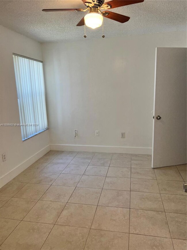 17565 NW 67th Place unit I8, Hialeah, FL 33015 - photo 6