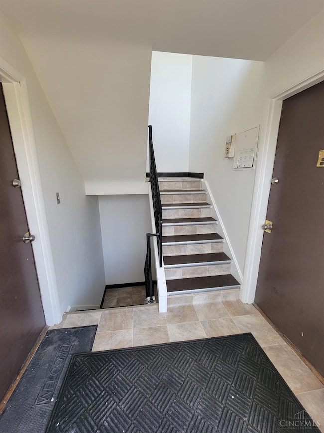 6605 Hasler Ln, Cincinnati, OH 45216 - photo 4