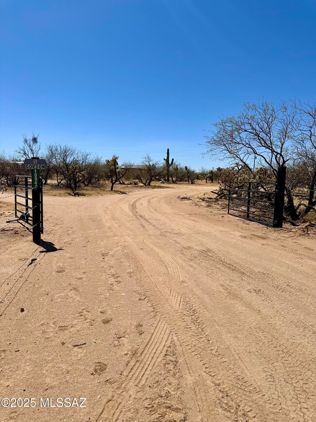 10940 S Gordon Ave unit 1, Three Points, AZ 85736 - photo 3