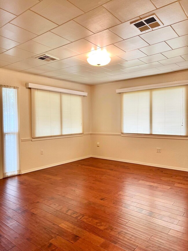 375 SW L St, Grants Pass, OR 97526 - photo 4