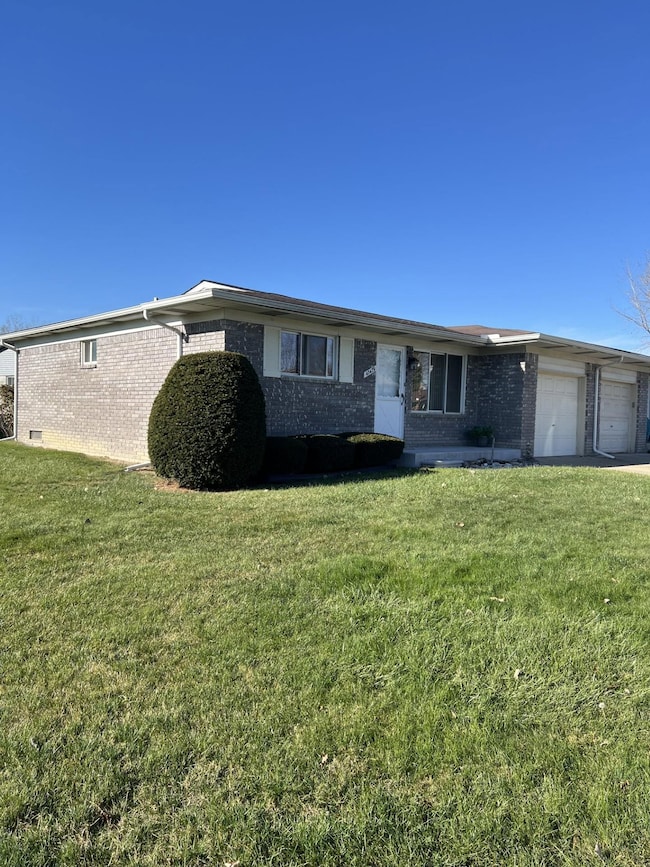 47479 Lizabeth Dr, New Baltimore, MI 48047 - photo 3