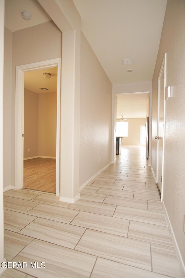 548 Sunset Valley Ave, Socorro, TX 79927 - photo 3