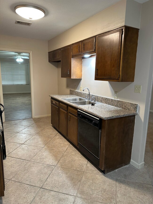 5830 Meadow Way, Beaumont, TX 77707 - photo 4