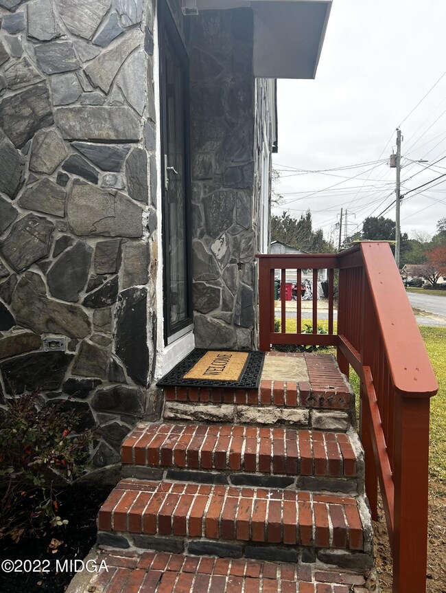 579 Lynmore Ave, Macon, GA 31206 - photo 3