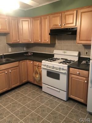 933 Masslich St, Bethlehem, PA 18018 - photo 4