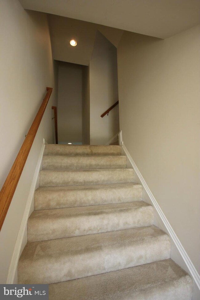 15671 William Bayliss Ct, Woodbridge, VA 22191 - photo 2