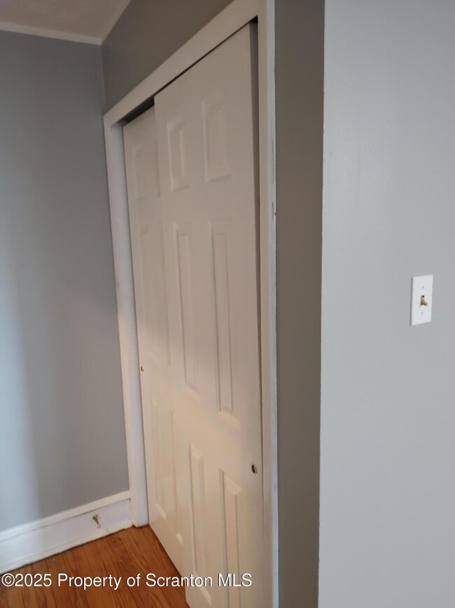 612 E Market St unit 2nd flr, Scranton, PA 18509 - photo 3