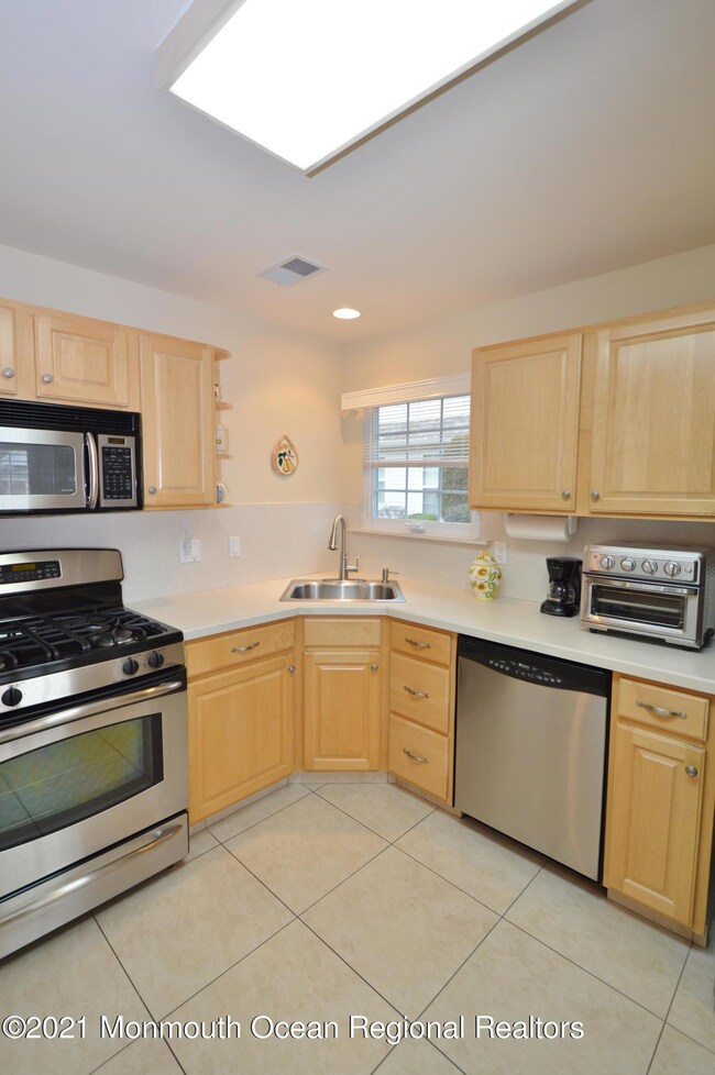 2470 Woodbine Ln, Toms River, NJ 08755 - photo 5