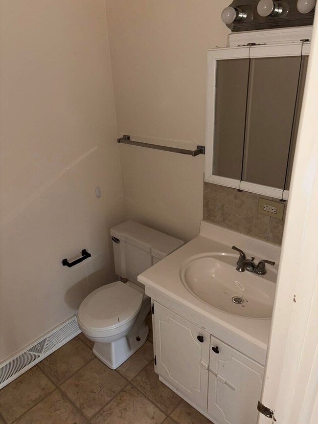 100 102 Pembroke Blvd, Lexington, OH 44904 - photo 5