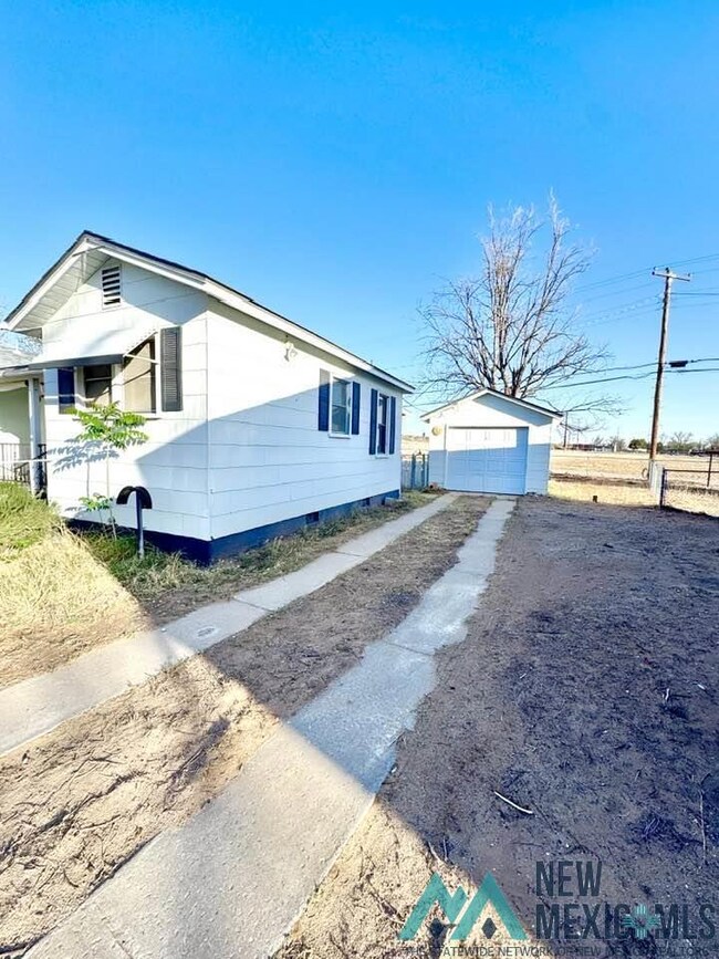 409 E Margaret St, Carlsbad, NM 88220 - photo 4