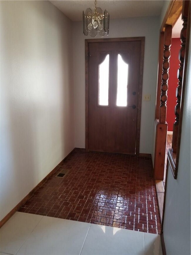 1305 S 12th St, Rogers, AR 72756 - photo 2