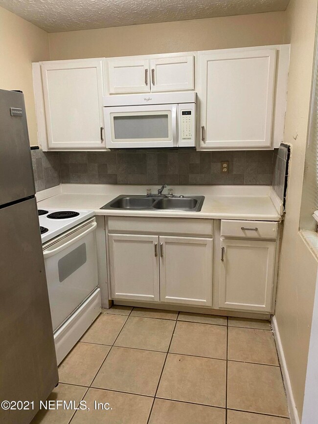 5220 Lexington Ave, Jacksonville, FL 32210 - photo 5