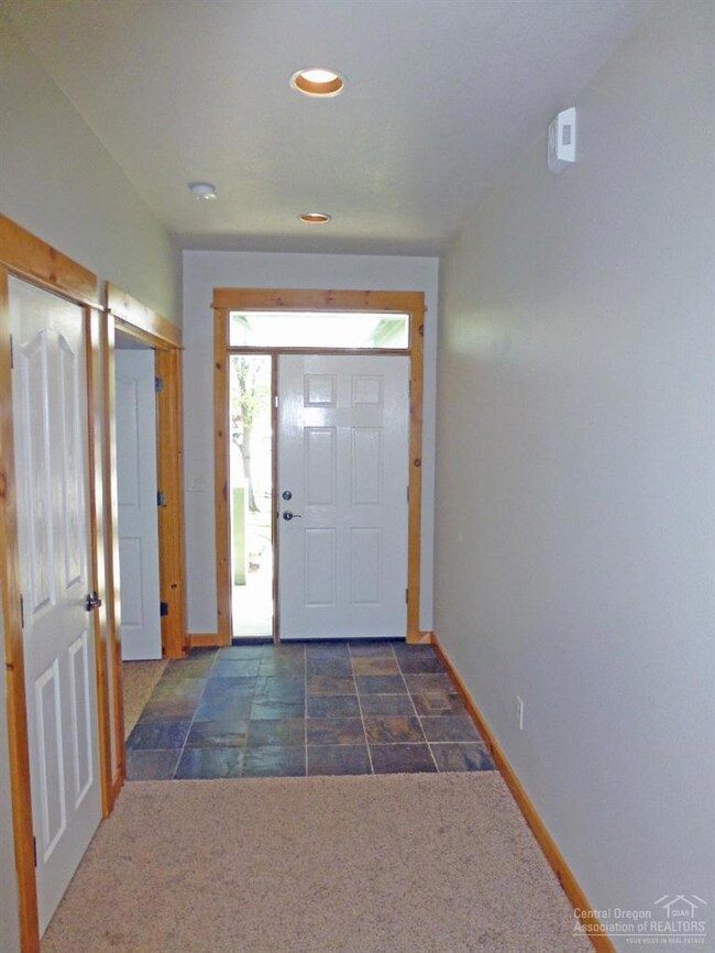 1445 NW Teak Ct, Redmond, OR 97756 - photo 4