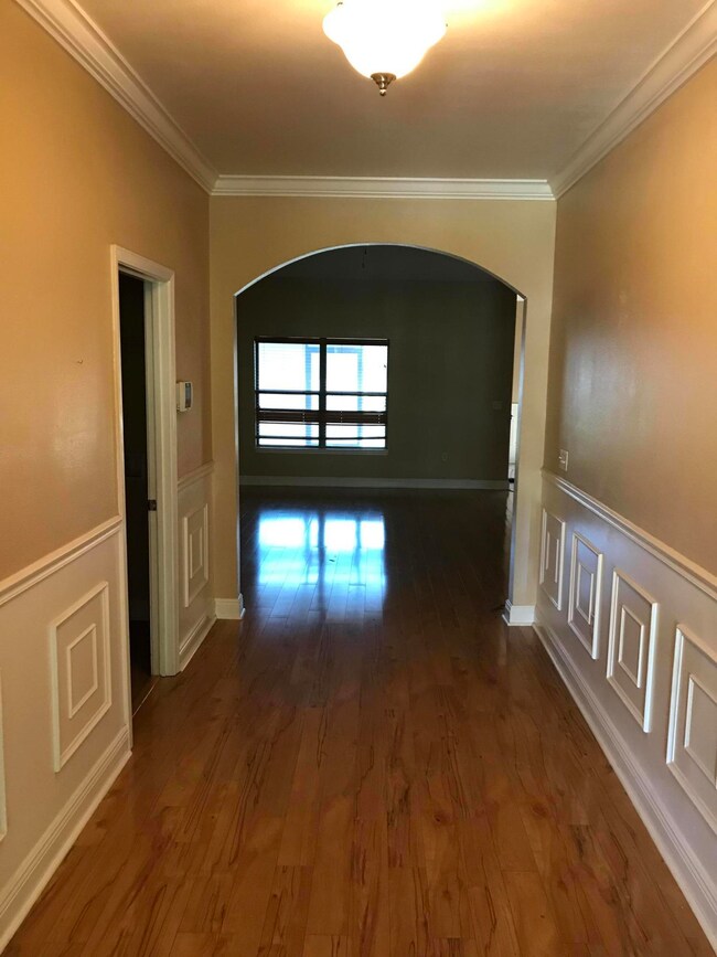 402 Wych Cir, Crestview, FL 32536 - photo 2