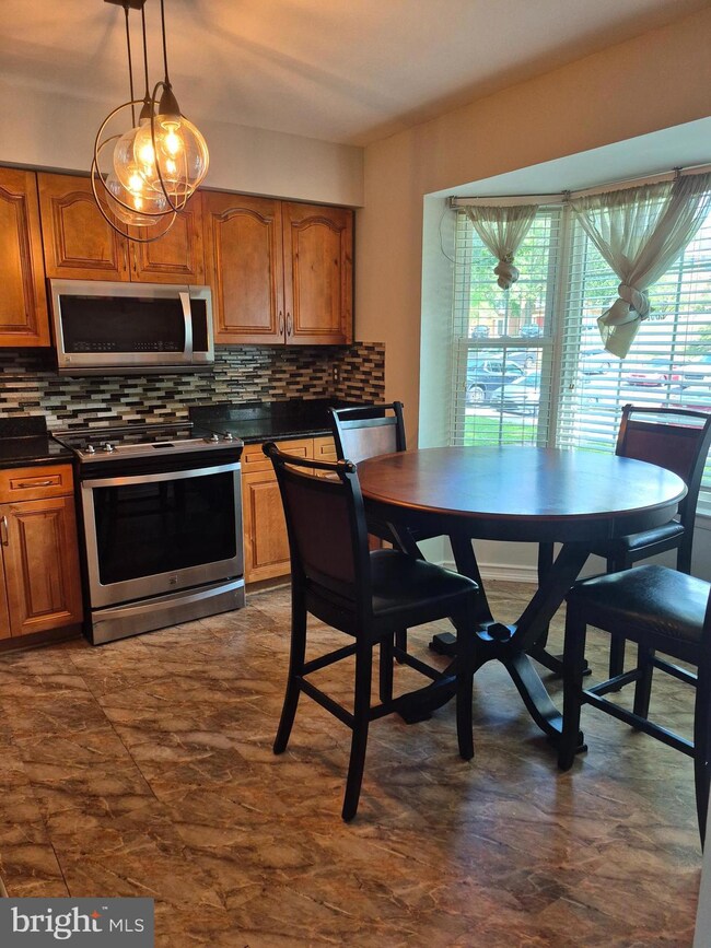 8273 Londonderry Ct, Laurel, MD 20707 - photo 2