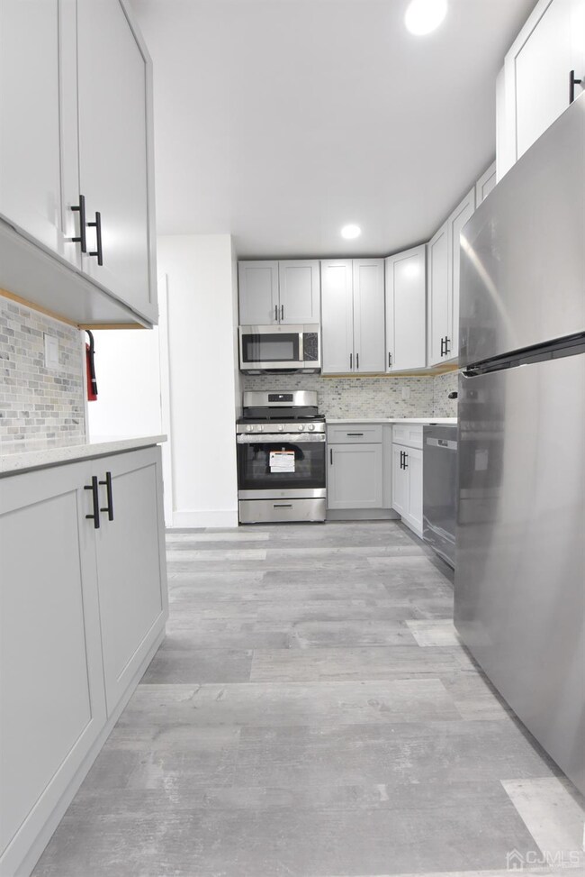 634 Cricket Ln, Woodbridge, NJ 07095 - photo 6