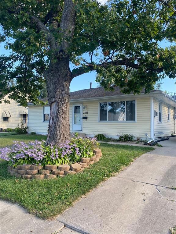 3313 H Ave NW, Cedar Rapids, IA 52405 - photo 2