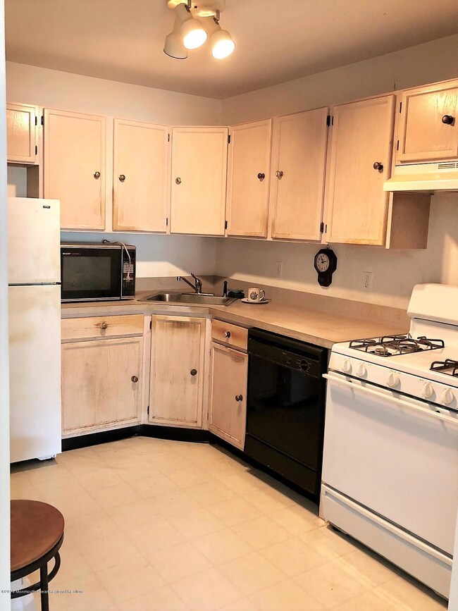 174 Harlequin Glade, Bayville, NJ 08721 - photo 5