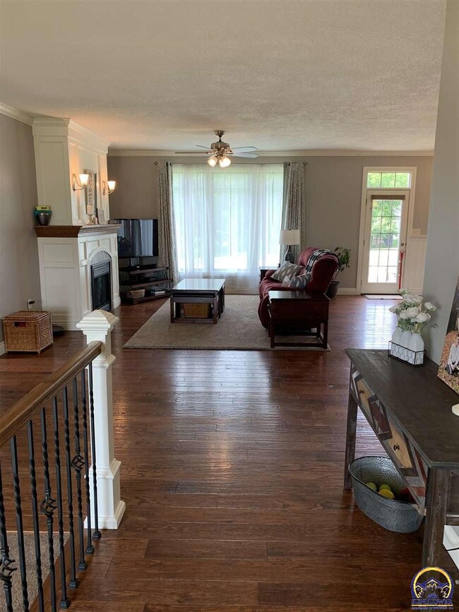 3534 SW 41st St, Topeka, KS 66610 - photo 5