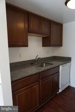 549 W Diamond Ave, Gaithersburg, MD 20877 - photo 2