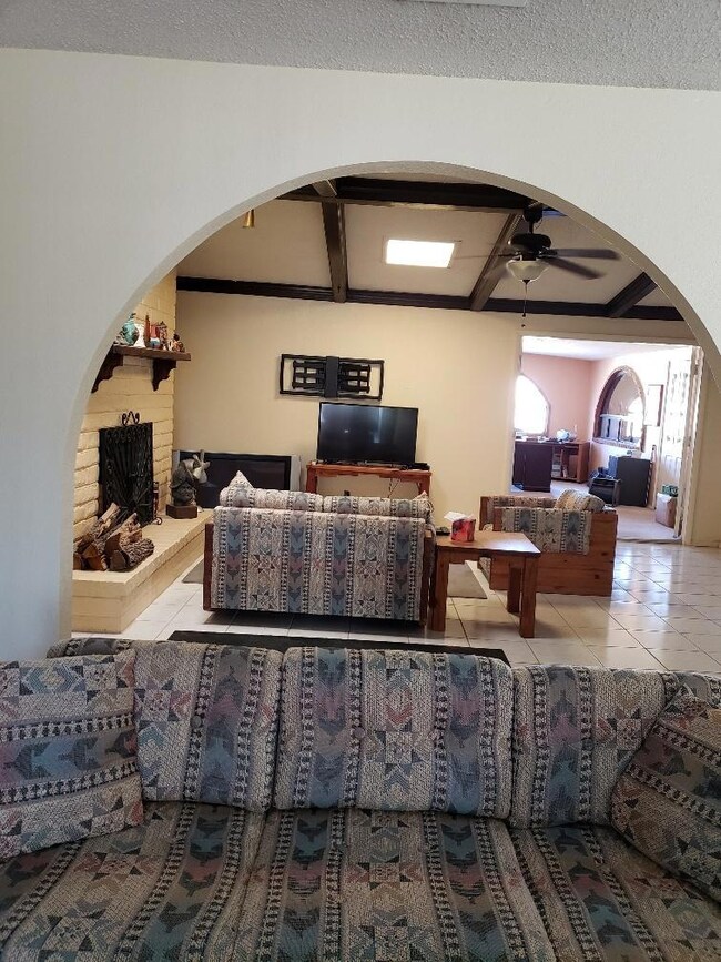 10701 Alta Loma Dr, El Paso, TX 79935 - photo 5