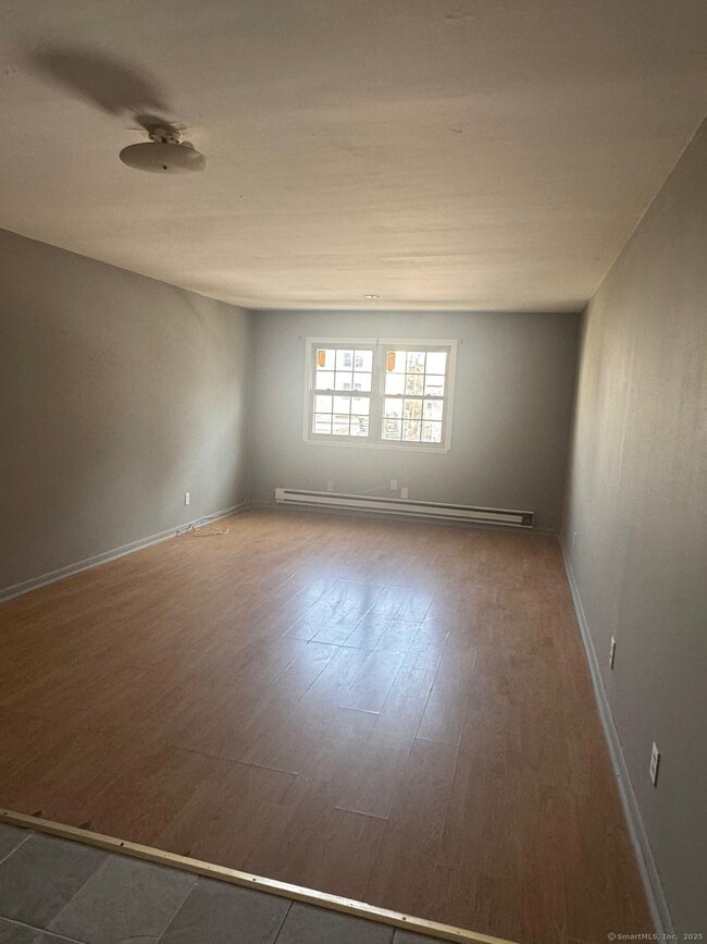 240 Oak St unit 3, Bridge Port, CT 06604 - photo 5