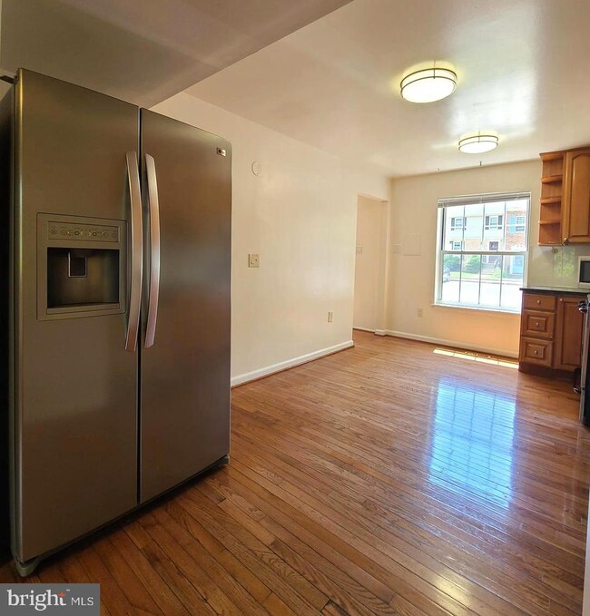 9673 Lindenbrook St, Fairfax, VA 22031 - photo 5