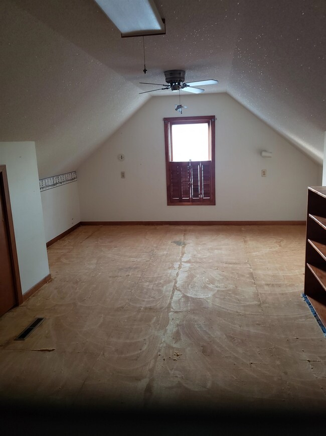 2112 W 7th St, Waterloo, IA 50702 - photo 6