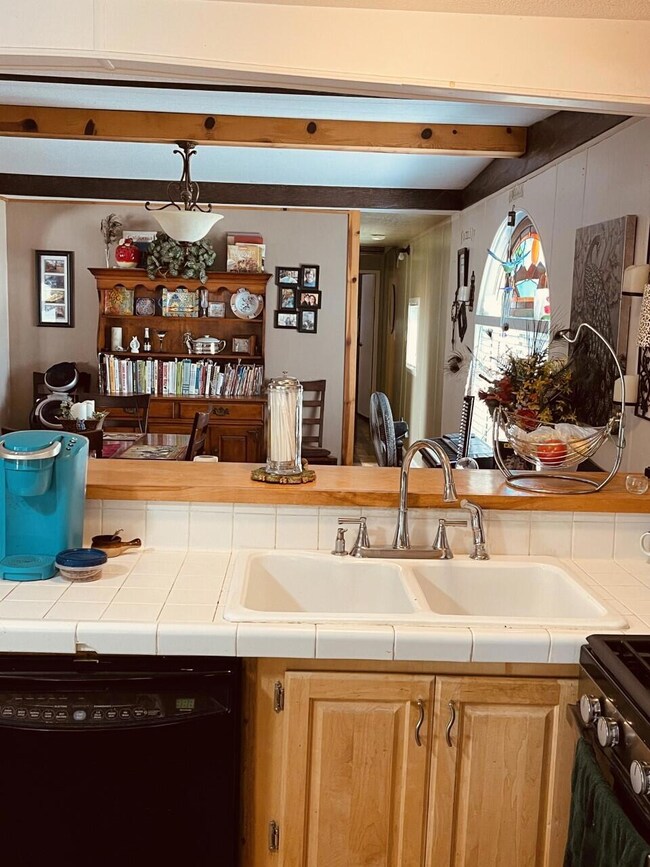 Kitchen.jpg 2