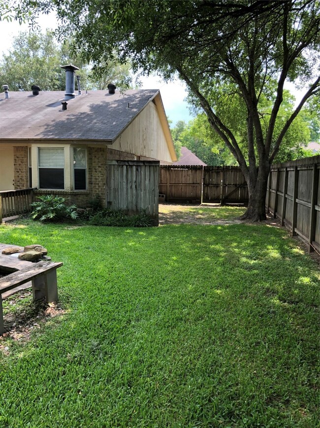 3825 Westglen Dr, Alvin, TX 77511 - photo 6