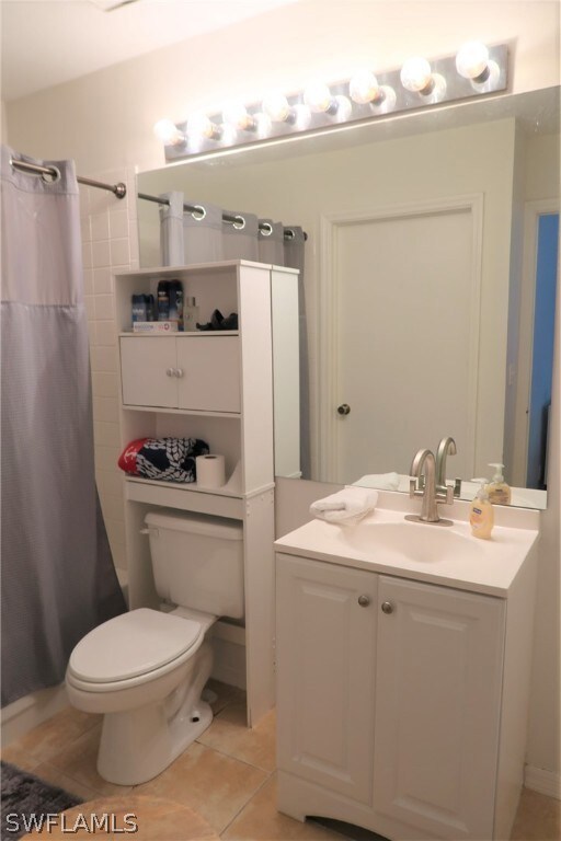 Guest Bath with tiled combo Tub/Shower