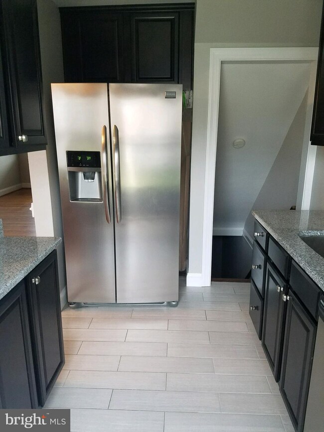 1040 Downton Rd, Halethorpe, MD 21227 - photo 4