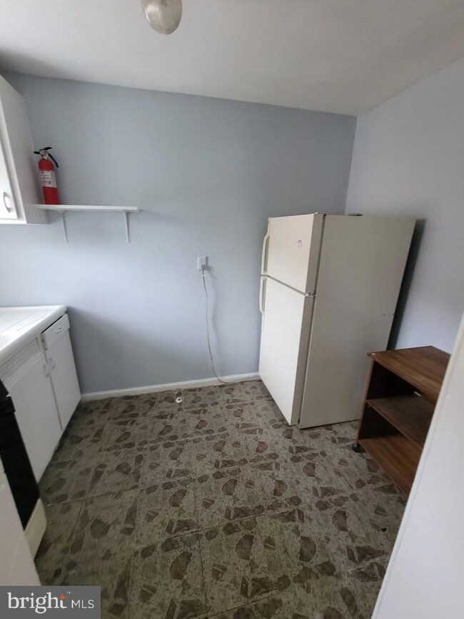 716 E Chester Pike unit D, Ridley Park, PA 19078 - photo 2