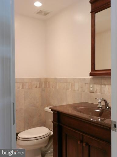 12628 Thunder Chase Dr, Reston, VA 20191 - photo 3